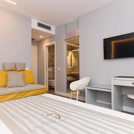 J Luxury Apartment Tropea